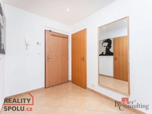 Prodej bytu 2+kk, Praha - Prosek, Zubrnická, 56 m2