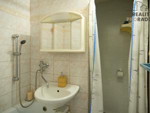 Pronájem bytu 1+1, Olomouc - Neředín, Politických vězňů, 34 m2