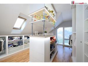 Prodej rodinného domu, Praha - Lochkov, K úvozu, 261 m2