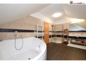 Prodej rodinného domu, Praha - Lochkov, K úvozu, 261 m2