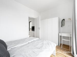 Pronájem bytu 2+kk, Praha - Kyje, Za černým mostem, 42 m2