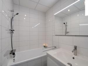 Pronájem bytu 3+kk, Praha - Petrovice, Rezlerova, 65 m2