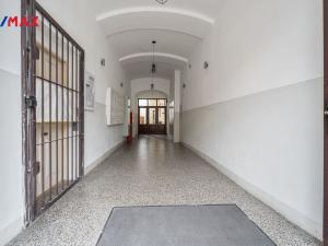 Pronájem obchodního prostoru, Praha - Karlín, Prvního pluku, 74 m2