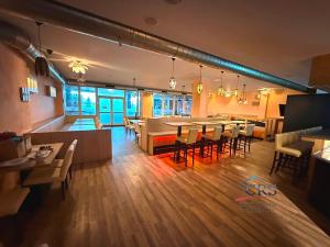 Pronájem restaurace, Praha - Černý Most, Kpt. Stránského, 250 m2