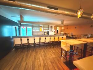 Pronájem restaurace, Praha - Černý Most, Kpt. Stránského, 250 m2