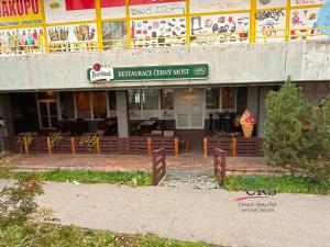 Pronájem restaurace, Praha - Černý Most, Kpt. Stránského, 250 m2