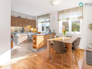 Prodej rodinného domu, Kamenice - Ládví, Luční, 200 m2