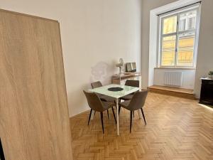 Pronájem bytu 1+kk, Praha - Staré Město, Smetanovo nábřeží, 23 m2