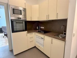 Pronájem bytu 1+kk, Praha - Staré Město, Smetanovo nábřeží, 23 m2