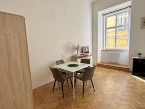 Pronájem bytu 1+kk, Praha - Staré Město, Smetanovo nábřeží, 23 m2