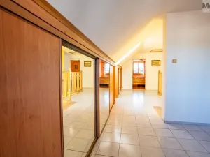 Prodej rodinného domu, Lužice, 200 m2