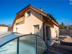 Prodej rodinného domu, Lužice, 200 m2