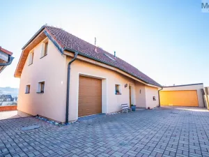 Prodej rodinného domu, Lužice, 200 m2