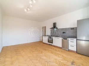 Pronájem bytu 2+kk, Kralupy nad Vltavou - Lobeček, nám. Mládežníků, 38 m2