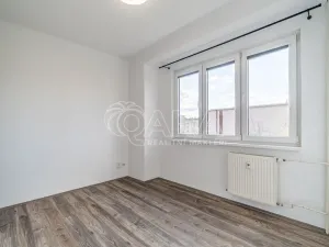 Pronájem bytu 2+kk, Kralupy nad Vltavou - Lobeček, nám. Mládežníků, 38 m2