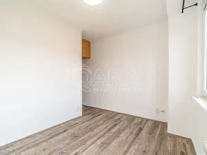 Pronájem bytu 2+kk, Kralupy nad Vltavou - Lobeček, nám. Mládežníků, 38 m2