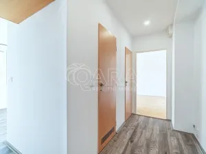 Pronájem bytu 2+kk, Kralupy nad Vltavou - Lobeček, nám. Mládežníků, 38 m2