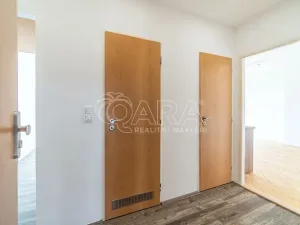 Pronájem bytu 2+kk, Kralupy nad Vltavou - Lobeček, nám. Mládežníků, 38 m2