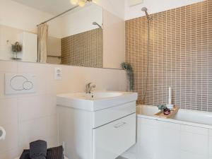 Prodej bytu 2+kk, Praha - Vokovice, K Červenému vrchu, 73 m2
