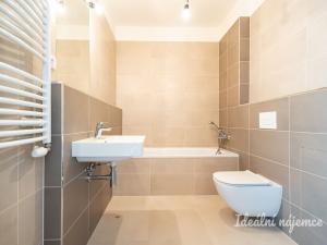 Pronájem bytu 2+kk, Praha - Prosek, Čakovická, 41 m2