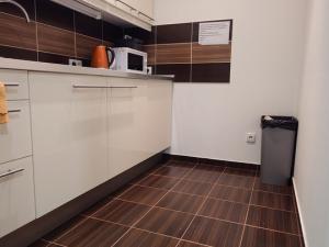 Pronájem kanceláře, Praha - Kunratice, Jana Růžičky, 17 m2