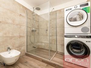 Pronájem bytu 4+kk, Praha - Nové Město, Na Moráni, 155 m2