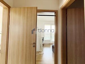 Pronájem bytu 2+kk, Praha - Malešice, Nad úžlabinou, 57 m2