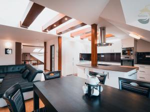 Prodej obchodního prostoru, Sušice, náměstí Svobody, 658 m2