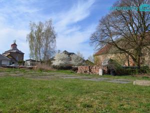 Prodej pozemku pro bydlení, Katusice, nám. Budovatelů, 1571 m2
