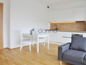 Pronájem bytu 2+kk, Praha - Vysočany, Smržových, 54 m2