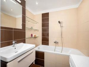 Prodej bytu 3+kk, Český Krumlov, Špičák, 66 m2