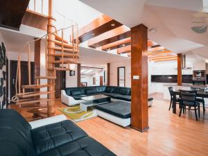 Prodej činžovního domu, Sušice, náměstí Svobody, 658 m2