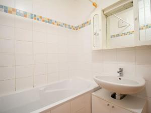 Pronájem bytu 2+kk, Praha - Háje, Jurkovičova, 37 m2