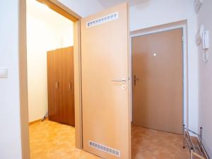 Pronájem bytu 2+kk, Praha - Háje, Jurkovičova, 37 m2