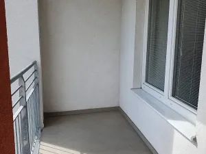 Pronájem bytu 1+kk, Praha - Hloubětín, Nademlejnská, 35 m2