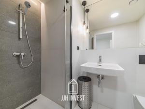 Pronájem bytu 1+kk, Praha - Smíchov, Grafická, 33 m2