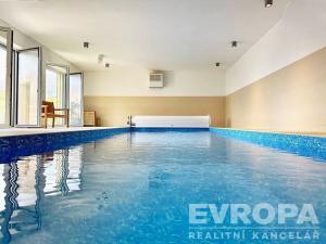 Prodej rodinného domu, Zichovec, 384 m2