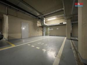 Pronájem garážového stání, Praha - Vinohrady, Korunní, 25 m2