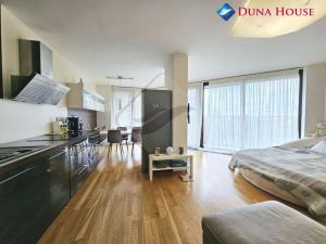 Pronájem bytu 1+kk, Praha - Žižkov, Ke kapslovně, 64 m2