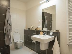 Prodej bytu 1+kk, Praha - Hlubočepy, Gollové, 33 m2