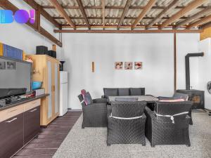 Prodej rodinného domu, Chroustovice - Mentour, 370 m2