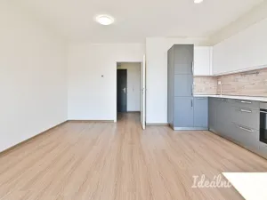 Pronájem bytu 1+kk, Brno - Židenice, Slatinská, 32 m2
