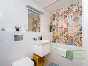 Prodej bytu 2+kk, Praha - Vysočany, Nemocniční, 66 m2