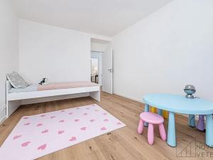 Prodej bytu 4+kk, Praha - Kobylisy, Vršní, 78 m2