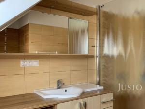 Pronájem rodinného domu, Roudné, Zahradní, 141 m2