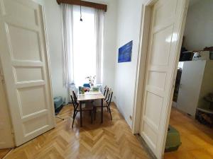 Pronájem bytu 1+1, Praha - Malá Strana, Vítězná, 55 m2