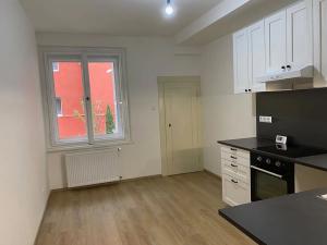 Pronájem bytu 3+kk, Praha - Podolí, Brabcova, 61 m2