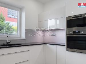 Pronájem rodinného domu, Praha - Černý Most, Bergmanova, 220 m2