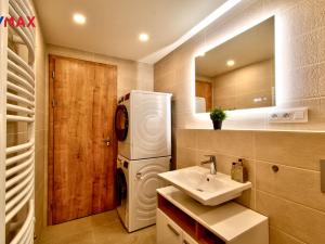 Pronájem bytu 2+kk, Praha - Vysočany, Kolbenova, 54 m2