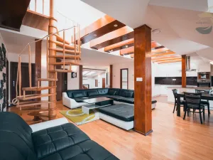 Prodej obchodního prostoru, Sušice, náměstí Svobody, 628 m2